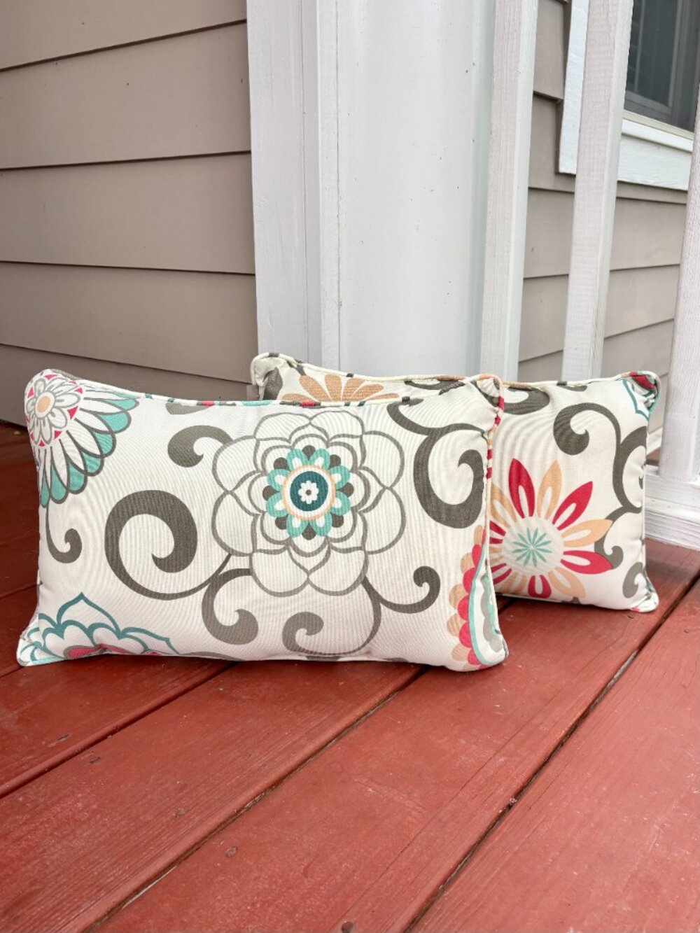 Pillow Perfect Outdoor Lumbar Throw Pillows Set of 2 Floral Scroll Pattern 18x11 - Picture 4 of 11